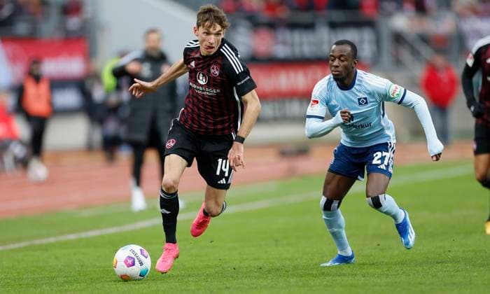 Picture Benjamin Goller 1 FC Nuernberg, 14 and Jean Luc Dompe Hamburger SV, 27 l r 16 12 2023, Football, 2 Bundesliga, 1 FC Nürnberg Hamburger SV, GER, Nuernberg, Max Morlock Stadion, DFL REGULATIONS PROHIBIT ANY USE OF PHOTOGRAPHS AS IMAGE SEQUENCES AND OR QUASI VIDEO Copyright: HMBxMedia xHeikoxBecker