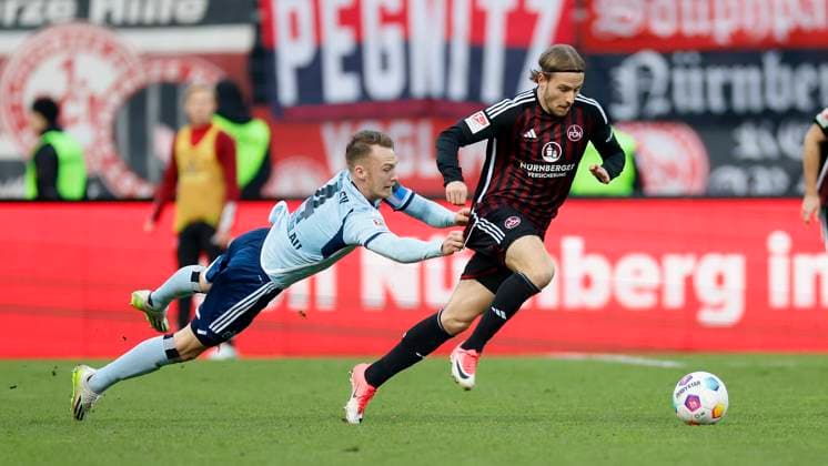 Image Sebastian Schonla Hamburger SV, 4 and Felix Lohkemper 1 FC Nuernberg, 7 l r 16 12 2023, Football, 2 Bundesliga, 1 FC Nürnberg Hamburger SV, GER, Nuernberg, Max Morlock Stadion, DFL REGULATIONS PROHIBIT ANY USE OF PHOTOGRAPHS AS IMAGE SEQUENCES AND OR QUASI VIDEO Copyright: HMBxMedia xHeikoxBecker