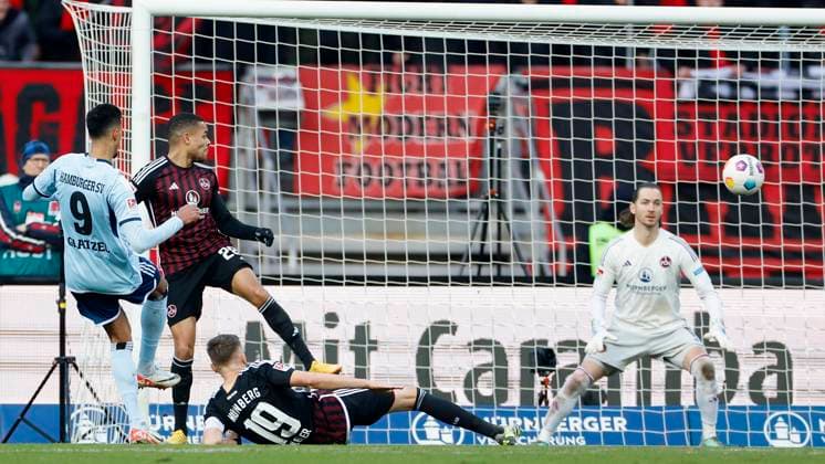 Picture Robert Glatzel Hamburger SV, 9 m Goal scored, scored the goal to 1 0 celebrate the goal, Jan Gyamerah 1 FC Nuernberg, 28 l and Florian Huebner 1 FC Nuernberg, 19 r 16 12 2023, Football, 2 Bundesliga, 1 FC Nürnberg Hamburger SV, GER, Nuernberg, Max Morlock Stadion, DFL REGULATIONS PROHIBIT ANY USE OF PHOTOGRAPHS AS IMAGE SEQUENCES AND OR QUASI VIDEO Copyright: HMBxMedia xHeikoxBecker