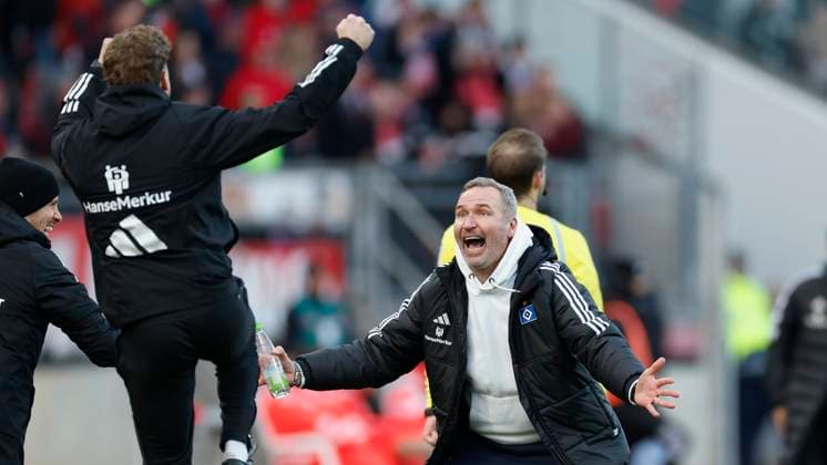 Bilder des Jahres 2023, Sport 12 Dezember Sport Themen der Woche KW50 Sport Bilder des Tages Bild: Die HSV Bank um Trainer Tim Walter (Hamburger SV) Jubel nach dem Tor zum 2:0, jubelnd, bejubelt, jubelt, jubeln, emotionen (l-r). 16.12.2023, Fussball, 2. Bundesliga, 1. FC Nürnberg - Hamburger SV, GER, Nuernberg, Max-Morlock-Stadion, DFL REGULATIONS PROHIBIT ANY USE OF PHOTOGRAPHS AS IMAGE SEQUENCES AND OR QUASI-VIDEO. *** Bild Die HSV Bank um Trainer Tim Walter Hamburger SV Jubel nach dem Tor zum 2 0, jubelnd, bejubelt, jubelt, jubeln, emotionen l r 16 12 2023, Fußball, 2 Bundesliga, 1 FC Nürnberg Hamburger SV, GER, Nuernberg, Max Morlock Stadion, DFL REGULATIONS PROHIBIT ANY USE OF PHOTOGRAPHS AS IMAGE SEQUENCES AND OR QUASI VIDEO Copyright: HMBxMedia xHeikoxBecker