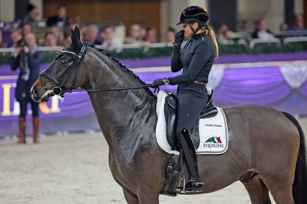 Bilder des Jahres 2023, Sport 12 Dezember Verabschiedung aus dem Showtime FRH, das Erfolgspferd von Dorothee Schneider (GER), Emotionen, 50. Internationales Festhallen Reitturnier Frankfurt, 50. IFRF, Reitturnier, , 16.12.2023, - *** Farewell from the sport Showtime FRH, the successful horse of Dorothee Schneider GER , Emotions, 50 International Festhalle Riding Tournament Frankfurt, 50 IFRF, Riding Tournament, , 16 12 2023,