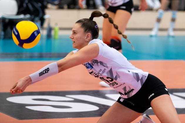 2 Bundesliga Women Pro Schwarz Weiss Erfurt vs SSC Freisen Erfurt 16 12 2023 Lara Alyssa Darowski 13 Schwarz Weiss Erfurt 2 Bundesliga Women Pro Schwarz Weiss Erfurt vs SSC Freisen Riethsporthalle Erfurt 16 12 2023 Copyright: xBEAUTIFULxSPORTS Duehringx