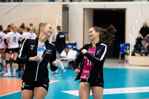 2 Bundesliga Women Pro Schwarz Weiss Erfurt vs SSC Freisen Erfurt 16 12 2023 Silvie Pavlová 4 Schwarz Weiss Erfurt left and Mia Anna Stauß 11 Schwarz Weiss Erfurt right 2 Bundesliga Women Pro Schwarz Weiss Erfurt vs SSC Freisen Riethsporthalle Erfurt 16 12 2023 Copyright: xBEAUTIFULxSPORTS Duehringx