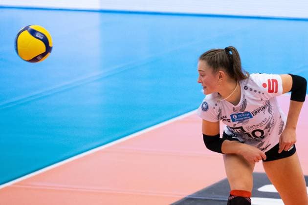 2 Bundesliga Women Pro Schwarz Weiss Erfurt vs SSC Freisen Erfurt 16 12 2023 Pia Mohr 10 Schwarz Weiss Erfurt 2 Bundesliga Women Pro Schwarz Weiss Erfurt vs SSC Freisen Riethsporthalle Erfurt 16 12 2023 Copyright: xBEAUTIFULxSPORTS Duehringx
