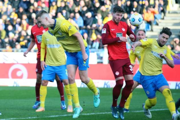 17 12 2023, xtgx, Soccer 2 Bundesliga, Eintracht Braunschweig 1 FC Kaiserslautern emspor, v l own goal to 0 1 by Ermin Bicakic Eintracht Braunschweig DFL DFB REGULATIONS PROHIBIT ANY USE OF PHOTOGRAPHS as IMAGE SEQUENCES and or QUASI VIDEO Braunschweig