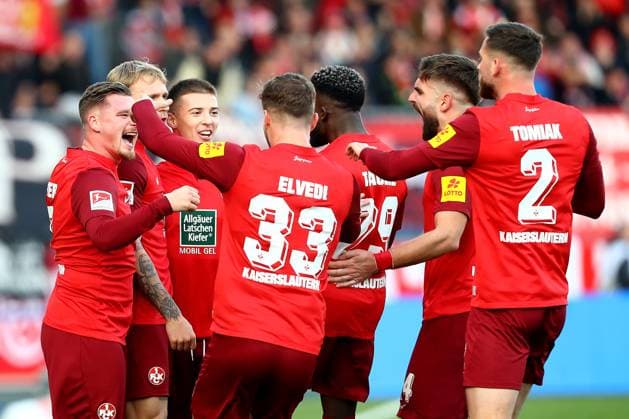 17 12 2023, xtgx, Fußball 2 Bundesliga, Eintracht Braunschweig 1 FC Kaiserslautern emspor, v l Torjubel nach dem Eigentor zum celebrating the goal celebrate durch Robin Krauße Krausse Eintracht Braunschweig DFL DFB REGULATIONS PROHIBIT ANY USE OF PHOTOGRAPHS as IMAGE SEQUENCES and or QUASI VIDEO Braunschweig