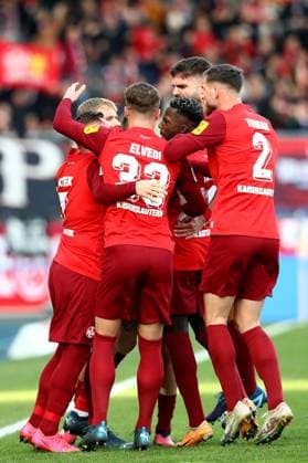 17 12 2023, xtgx, Fußball 2 Bundesliga, Eintracht Braunschweig 1 FC Kaiserslautern emspor, v l Torjubel nach dem Eigentor zum celebrating the goal celebrate durch Robin Krauße Krausse Eintracht Braunschweig DFL DFB REGULATIONS PROHIBIT ANY USE OF PHOTOGRAPHS as IMAGE SEQUENCES and or QUASI VIDEO Braunschweig