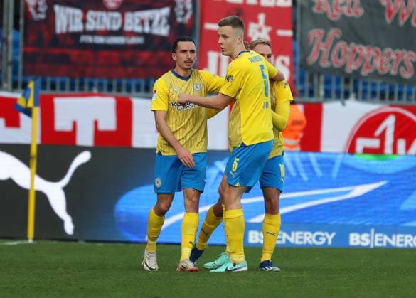 Braunschweig vs Kaiserslautern, 2 BL Braunschweig, 17 12 2023, FOOTBALL Eintracht Braunschweig vs 1 FC Kaiserslautern, 2 BL, Season 2023 24 Rayan Philippe Eintracht Braunschweig celebrates with teammates after his goal to make it 1 1 Braunschweig