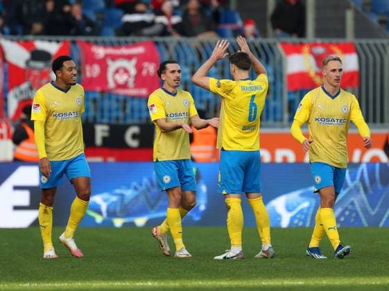 Braunschweig vs Kaiserslautern, 2 BL Braunschweig, 17 12 2023, FOOTBALL Eintracht Braunschweig vs 1 FC Kaiserslautern, 2 BL, Season 2023 24 Rayan Philippe Eintracht Braunschweig celebrates with teammates after his goal to make it 1 1 Braunschweig