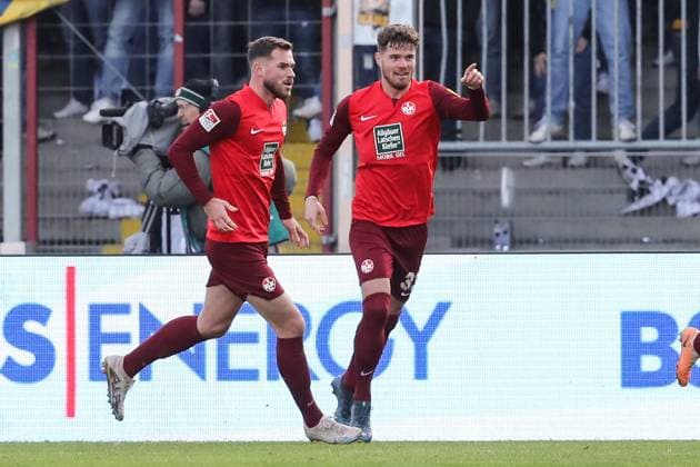 Goalscorer Jan Elvedi 1 FC Kaiserslautern,33 scores to 0 1 2 Soccer Bundesliga Season 2023 2024 Eintracht Braunschweig vs 1 FC Kaiserslautern at Eintracht Stadium in Braunschweig Action,Soccer,Man,Men,Germany,17 12 2023