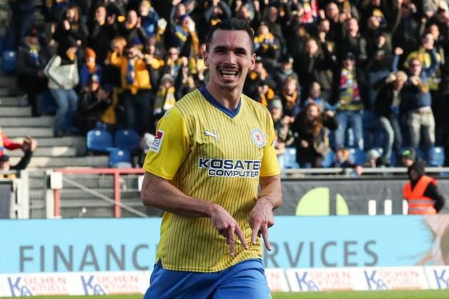 Goalscorer Rayan Philippe Eintracht Braunschweig,9 scores to 1 1 2 Soccer Bundesliga Season 2023 2024 Eintracht Braunschweig vs 1 FC Kaiserslautern at Eintracht Stadion in Braunschweig Action,Soccer,Man,Men,Germany,17 12 2023