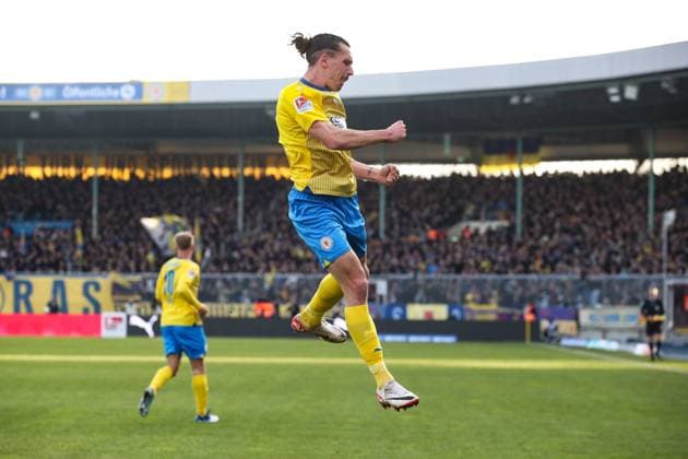 Goalscorer Rayan Philippe Eintracht Braunschweig,9 scores to 1 1 2 Soccer Bundesliga Season 2023 2024 Eintracht Braunschweig vs 1 FC Kaiserslautern at Eintracht Stadion in Braunschweig Action,Soccer,Man,Men,Germany,17 12 2023
