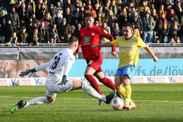 Goalscorer Rayan Philippe Eintracht Braunschweig,9 scores to 1 1 2 Soccer Bundesliga Season 2023 2024 Eintracht Braunschweig vs 1 FC Kaiserslautern at Eintracht Stadion in Braunschweig Action,Soccer,Man,Men,Germany,17 12 2023