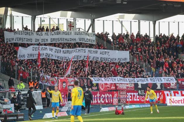 17 12 2023, xtgx, Soccer 2 Bundesliga, Eintracht Braunschweig 1 FC Kaiserslautern emspor, v l Terrence Boyd Kaiserslautern, 13 , DFL DFB REGULATIONS PROHIBIT ANY USE OF PHOTOGRAPHS as IMAGE SEQUENCES and or QUASI VIDEO Braunschweig