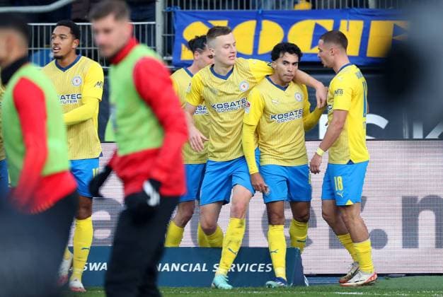 Braunschweig vs Kaiserslautern, 2 BL Braunschweig, 17 12 2023, FOOTBALL Eintracht Braunschweig vs 1 FC Kaiserslautern, 2 BL, Season 2023 24 Johan Gomez Eintracht Braunschweig celebrates with teammates after his goal for 2 1 Braunschweig