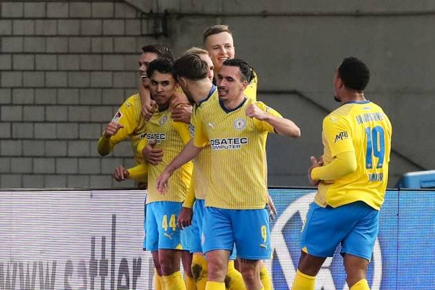 Goalscorer Johan Gomez Eintracht Braunschweig,44 scores for 2 1 2 Soccer Bundesliga season 2023 2024 Eintracht Braunschweig vs 1 FC Kaiserslautern at Eintracht Stadium in Braunschweig action,soccer,man,men,Germany,17 12 2023