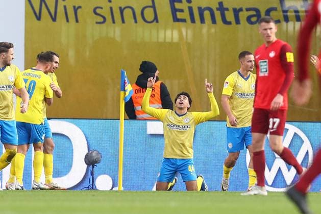 17 12 2023, xtgx, Soccer 2 Bundesliga, Eintracht Braunschweig 1 FC Kaiserslautern emspor, v l jubilation after the 2 1 by Johan Gomez Braunschweig, 44 DFL DFB REGULATIONS PROHIBIT ANY USE OF PHOTOGRAPHS as IMAGE SEQUENCES and or QUASI VIDEO Braunschweig