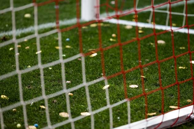 Sport Themen der Woche KW50 1. Fußball Bundesliga: SC Freiburg - 1. FC Köln; 17.12.2023 In der 12. Spielminute fliegen Maoams und Schokotaler als Protest gegen die DFL Abstimmung aus der Heimkurve in Freiburg 1. Fußball Bundesliga: SC Freiburg - 1. FC Köln, Freiburg, Europa Park Stadion am 17.12.2023 DFL REGULATIONS PROHIBIT ANY USE OF PHOTOGRAPHS AS IMAGE SEQUENCES AND OR QUASI-VIDEO. *** 1 Soccer Bundesliga SC Freiburg 1 FC Köln 17 12 2023 In the 12th minute of the match, Maoams and chocolate thalers fly out of the home curve in Freiburg as a protest against the DFL vote 1 Soccer Bundesliga SC Freiburg 1 FC Köln, Freiburg, Europa Park Stadium on 17 12 2023 DFL REGULATIONS PROHIBIT ANY USE OF PHOTOGRAPHS AS IMAGE SEQUENCES AND OR QUASI VIDEO Copyright: xBEAUTIFULxSPORTS Wunderlx