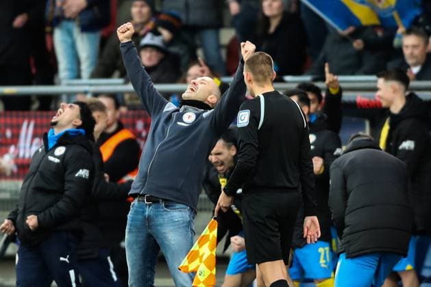 Coach Daniel Scherning Eintracht Braunschweig cheers at the final whistle 2 Soccer Bundesliga Season 2023 2024 Eintracht Braunschweig vs 1 FC Kaiserslautern at Eintracht Stadium in Braunschweig Soccer,Man,Men,Germany,17 12 2023