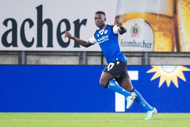 17 12 2023 Soccer, 2023 2024, 3 League, Matchday 19, DSC Arminia Bielefeld TSV 1860 Munich Merveille Biankadi Bielefeld cheers after his goal for 1 0 DFB REGULATIONS PROHIBIT ANY USE OF PHOTOGRAPHS AS IMAGE SEQUENCES AND OR QUASI VIDEO Bielefeld North Rhine-Westphalia Germany Schüco Arena