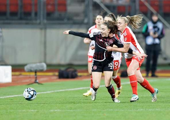 17 12 2023 Soccer Season 2023 2024 1 Womens Soccer Bundesliga 10 Matchday 1 FC Nuremberg FCN Club FC Bayern Munich FCB Sportfoto Zink DaMa xdaxmax Rebekka Salfelder 15, 1 FC Nuremberg FCN Georgia Stanway 31, FC Bayern Munich FCB