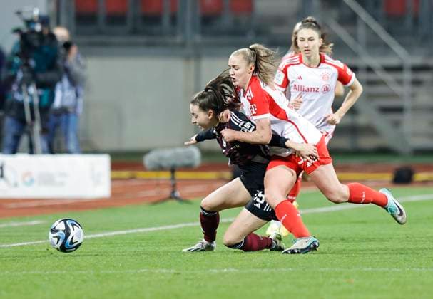 17 12 2023 Soccer Season 2023 2024 1 Womens Soccer Bundesliga 10 Matchday 1 FC Nuremberg FCN Club FC Bayern Munich FCB Sportfoto Zink DaMa xdaxmax Rebekka Salfelder 15, 1 FC Nuremberg FCN Georgia Stanway 31, FC Bayern Munich FCB