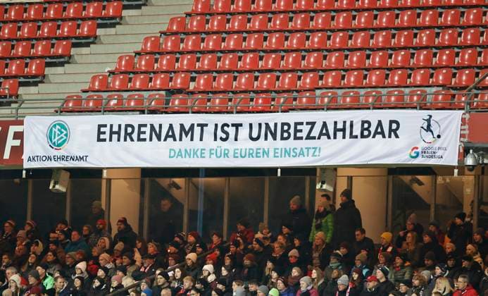 17 12 2023 Football season 2023 2024 1 Womens Football Bundesliga 10 Matchday 1 FC Nuremberg FCN Club FC Bayern Munich FCB Sportfoto Zink DaMa xdaxmax Symbolbild Symbol photo Feature Impression Banner Banner Volunteering is priceless
