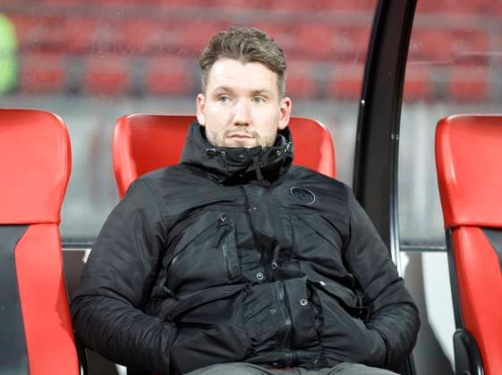 17 12 2023 Soccer Season 2023 2024 1 Women Soccer Bundesliga 10 Matchday 1 FC Nuremberg FCN Club FC Bayern Munich FCB Sportfoto Zink DaMa xdaxmax Thomas Oostendorp Coach 1 FC Nuremberg FCN pensive