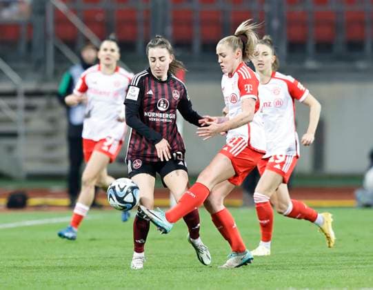 17 12 2023 Soccer Season 2023 2024 1 Womens Soccer Bundesliga 10 Matchday 1 FC Nuremberg FCN Club FC Bayern Munich FCB Sportfoto Zink DaMa xdaxmax Rebekka Salfelder 15, 1 FC Nuremberg FCN Georgia Stanway 31, FC Bayern Munich FCB