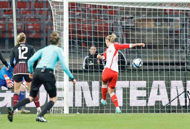 17 12 2023 Soccer Season 2023 2024 1 Womens Soccer Bundesliga 10 Matchday 1 FC Nürnberg FCN Club FC Bayern München FCB Sportfoto Zink DaMa xdaxmax Goal Goal Score Goal Shot to 0 1 Goal Scorer Lea Schüller Schueller 11, FC Bayern München FCB