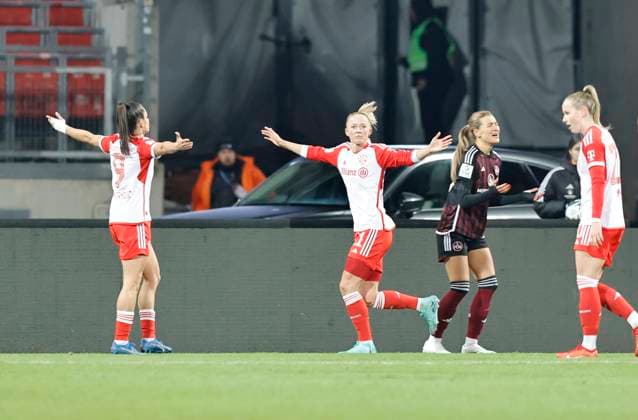 17 12 2023 Soccer Season 2023 2024 1 Women Soccer Bundesliga 10 Matchday 1 FC Nuremberg FCN Club FC Bayern Munich FCB Sportfoto Zink DaMa xdaxmax Jubel Freude Torjubel nach Tor zum 0 1 Lea Schüller Schueller 11, FC Bayern Munich FCB und Mannschaft Team jubelt freue sich Torschütze Lea Schüller Schueller 11, FC Bayern Munich FCB