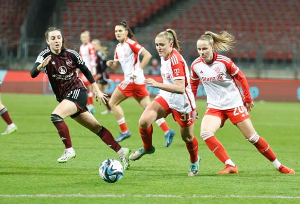 17 12 2023 Soccer Season 2023 2024 1 Womens Soccer Bundesliga 10 Matchday 1 FC Nuremberg FCN Club FC Bayern Munich FCB Sportfoto Zink DaMa xdaxmax Rebekka Salfelder 15, 1 FC Nuremberg FCN Georgia Stanway 31, FC Bayern Munich FCB Franziska Kett 20, FC Bayern Munich FCB