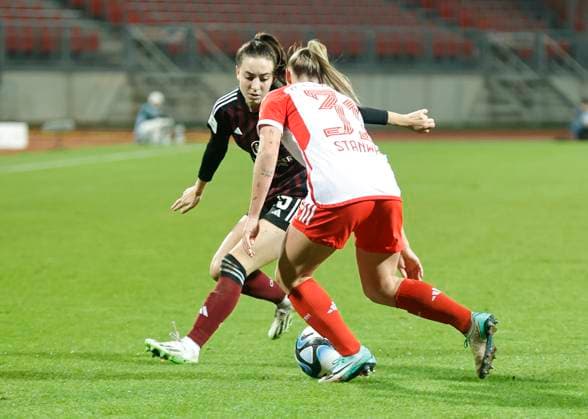17 12 2023 Soccer Season 2023 2024 1 Womens Soccer Bundesliga 10 Matchday 1 FC Nuremberg FCN Club FC Bayern Munich FCB Sportfoto Zink DaMa xdaxmax Rebekka Salfelder 15, 1 FC Nuremberg FCN Georgia Stanway 31, FC Bayern Munich FCB
