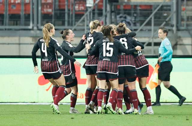 17 12 2023 Soccer Season 2023 2024 1 Women Soccer Bundesliga 10 Matchday 1 FC Nuremberg FCN Club FC Bayern Munich FCB Sportfoto Zink DaMa xdaxmax Jubel Freude Torjubel nach Tor zum 1 1 Medina Desic 30, 1 FC Nuremberg FCN und Mannschaft Team jubelt freue sich Torschütze Medina Desic 30, 1 FC Nuremberg FCN