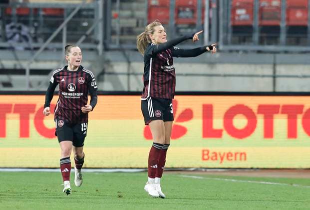 17 12 2023 Soccer Season 2023 2024 1 Women Soccer Bundesliga 10 Matchday 1 FC Nuremberg FCN Club FC Bayern Munich FCB Sportfoto Zink DaMa xdaxmax Jubel Freude Torjubel nach Tor zum 1 1 Medina Desic 30, 1 FC Nuremberg FCN und Mannschaft Team jubelt freue sich Torschütze Medina Desic 30, 1 FC Nuremberg FCN