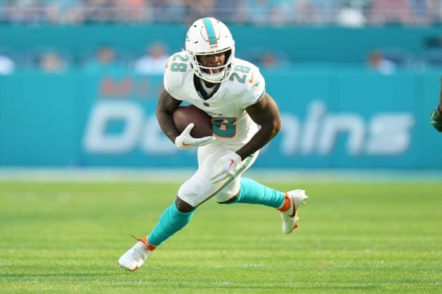 NFL names nominee for 2023 Rookie of the Year, De Von Achane
