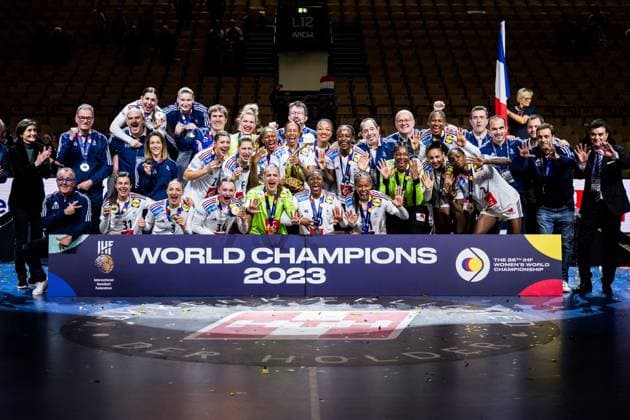 Bilder des Jahres 2023, Sport 12 Dezember Sport Themen der Woche KW50 Sport Bilder des Tages Handball, Frauen WM, Finale, Frankreich ist Weltmeister 231217 Players of France celebrate after the IHF Women?s World Championship, WM, Weltmeisterschaft handball final between France and Norway on December 17, 2023 in Herning. Photo: Petter Arvidson BILDBYRAN kod PA PA0717 handball handboll handball bbeng vm handball-vm handbolls-vm ihf handball world championship world handball championship 2023 world championship 2023 frankrike norway norge france dam final jubel *** 231217 Players of France celebrate after the IHF Women?s World Championship handball final between France and Norway on December 17, 2023 in Herning Photo Petter Arvidson BILDBYRAN code PA PA0717 handball handboll handball bbeng vm handball vm handbolls vm ihf handball world championship world handball championship 2023 world championship 2023 france norway norge france dam final jubel  Copyright: PETTERxARVIDSON BB231217PA417