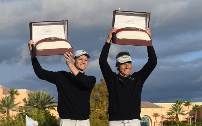 Final Round of PNC Championship in Orlando, US - 17 Dec 2023 Bernhard Langer (R) and his son, Jason Langer (L) pose with their trophies following the final round of the PNC Championship at the Ritz-Carlton Golf Club in Orlando. Orlando United States Copyright: xPaulxHennessyx xSOPAxImagesx 12172023_PHH_PNC_24