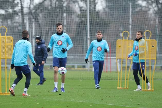 DEU, DFL, 1 FBL Hertha BSC, Training, PK, 18 12 2023, Sportforum, Berlin, DEU, DFL, 1 FBL Hertha BSC, Training, PK, im Bild Haris Tabakovic Hertha BSC Berlin 25 , Peter Pekarik Hertha BSC Berlin 2 , Florian Niederlechner Hertha BSC Berlin 7 , Marc Oliver Kempf Hertha BSC Berlin 20 DFL regulations prohibit any use of Photographs as image sequences and or quasi video Foto Juergen Engler nordphoto GmbH nordphotoxGmbHx xEngler nph00076