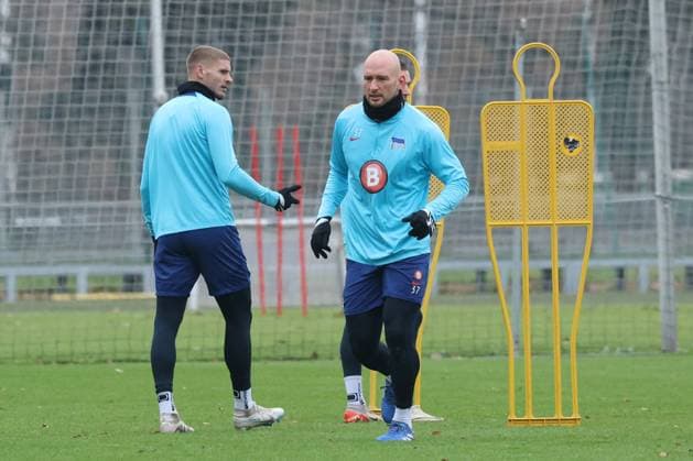DEU, DFL, 1 FBL Hertha BSC, Training, PK, 18 12 2023, Sportforum, Berlin, DEU, DFL, 1 FBL Hertha BSC, Training, PK, im Bild Marton Dardai Hertha BSC Berlin 31 , Toni Leistner Hertha BSC Berlin 37 DFL regulations prohibit any use of Photographs as image sequences and or quasi video Foto Juergen Engler nordphoto GmbH nordphotoxGmbHx xEngler nph00076