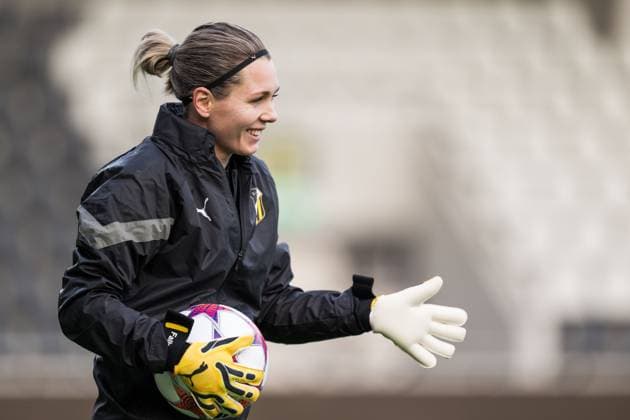231219 Goalkeeper Jennifer Falk of Häcken during a training session with Häcken on December 19, 2023 in Gothenburg Photo Mathias Bergeld BILDBYRAN code MB MB0809 fotboll soccer fotball champions league träning practice training häcken press conference dam bbeng  Copyright: MATHIASxBERGELD BB231219MB010