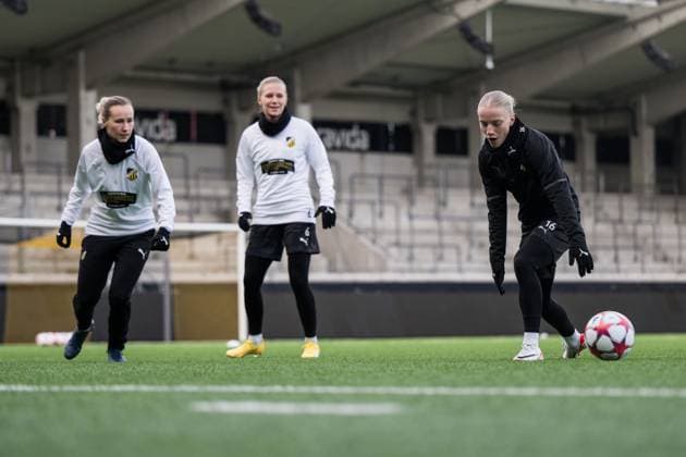 231219 Marika Bergman Lundin, Josefine Rybrink and Anna Sandberg of Häcken during a training session with Häcken on December 19, 2023 in Gothenburg Photo Mathias Bergeld BILDBYRAN code MB MB0809 fotboll football soccer fotball champions league träning practice training häcken press conference dam bbeng  Copyright: MATHIASxBERGELD BB231219MB014