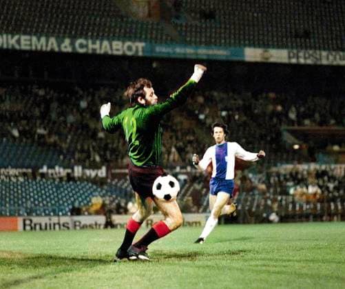 ACHTUNG NACHCOLORIERTES MOTIV Europapokal der Pokalsieger,1. FC Magdeburg - AC Mailand 2:0 08.05.1974 Tor 1:0 Eigentor Torwart Pierluigi Pizzabella (Milan) ist geschlagen , rechts jubelt Jürgen Sparwasser . Das Foto wurde nachträglich coloriert. *** ATTENTION POST-COLORED MOTIVE European Cup Winners Cup,1 FC Magdeburg AC Milan 2 0 08 05 1974 Goal 1 0 Own goal Goalkeeper Pierluigi Pizzabella Milan is beaten , on the right Jürgen Sparwasser is cheering The photo was subsequently colored HM