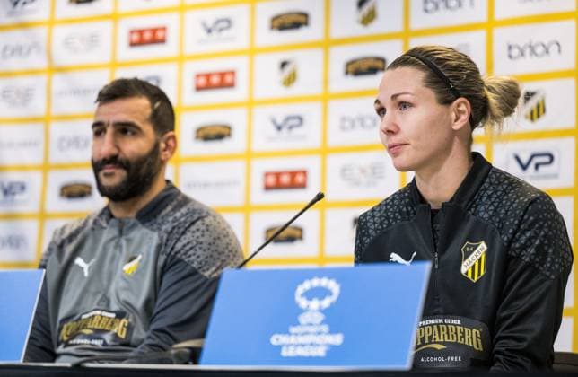 231219 Head coach Mak Lind and Goalkeeper Jennifer Falk of Häcken during a press conference with Häcken on December 19, 2023 in Gothenburg Photo Mathias Bergeld BILDBYRAN code MB MB0809 fotboll football soccer fotball champions league träning practice training häcken press conference dam bbeng  Copyright: MATHIASxBERGELD BB231219MB058