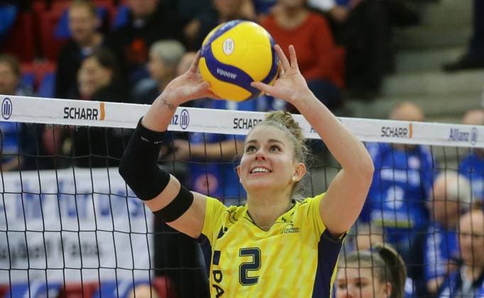 Stuttgart , Volleyball Bundesliga Women , Allianz MTV Stuttgart vs SSC Palmberg Schwerin , Pia Kästner Schwerin