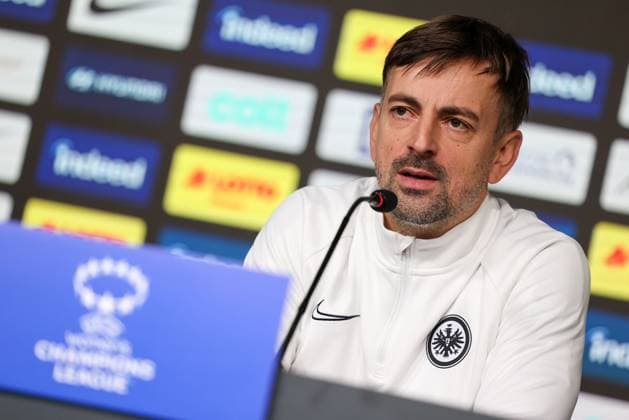 20 12 2023 Eintracht Frankfurt press conference with head coach Niko Arnautis and Laura Freigang f l , head coach Niko Arnautis confident Copyright: JoaquimxFerreira