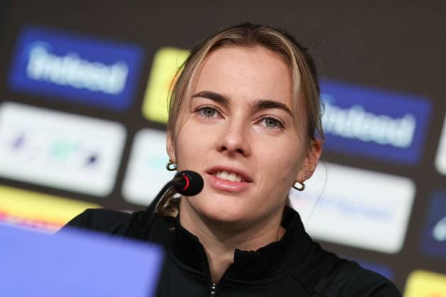 20 12 2023 Eintracht Frankfurt press conference with head coach Niko Arnautis and Laura Freigang f l , Laura Freigang confident, in a good mood Copyright: JoaquimxFerreira
