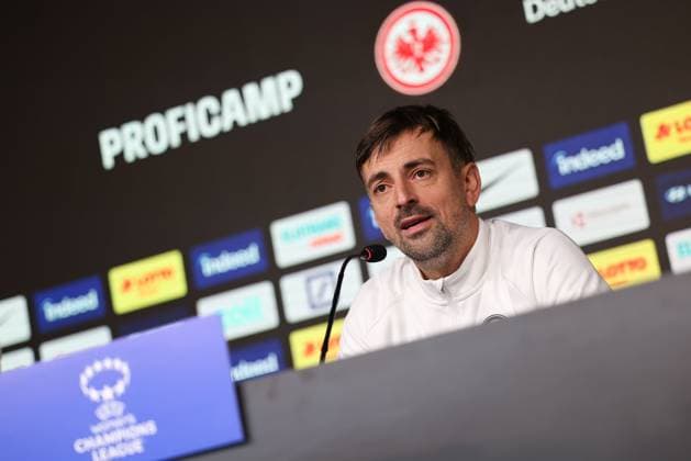 20 12 2023 Eintracht Frankfurt press conference with head coach Niko Arnautis and Laura Freigang f l , head coach Niko Arnautis confident Copyright: JoaquimxFerreira
