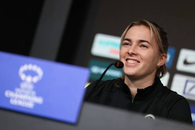 20 12 2023 Eintracht Frankfurt press conference with head coach Niko Arnautis and Laura Freigang f l , Laura Freigang confident, in a good mood Copyright: JoaquimxFerreira