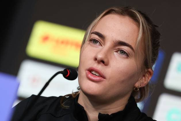 20 12 2023 Eintracht Frankfurt press conference with head coach Niko Arnautis and Laura Freigang f l , Laura Freigang confident, in a good mood Copyright: JoaquimxFerreira